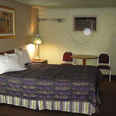 Trails West Motel South Hutchinson Exteriör bild