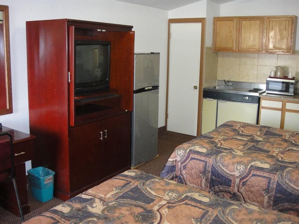 Trails West Motel South Hutchinson Exteriör bild