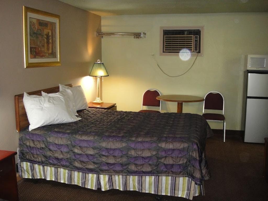 Trails West Motel South Hutchinson Exteriör bild