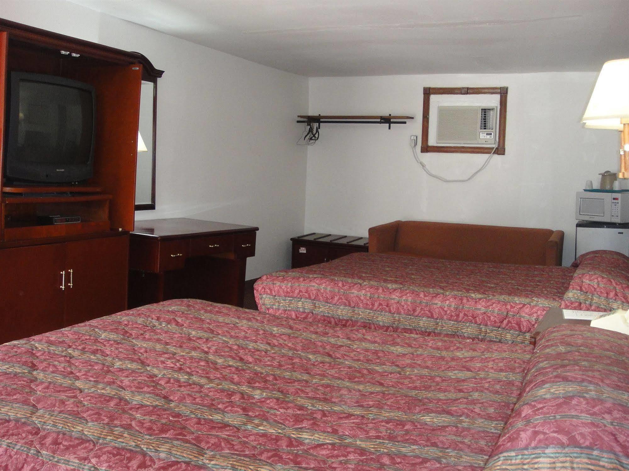 Trails West Motel South Hutchinson Exteriör bild