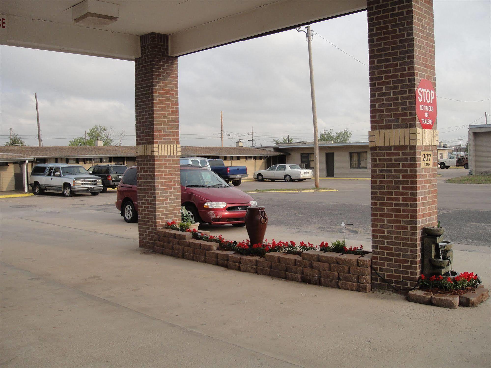 Trails West Motel South Hutchinson Exteriör bild