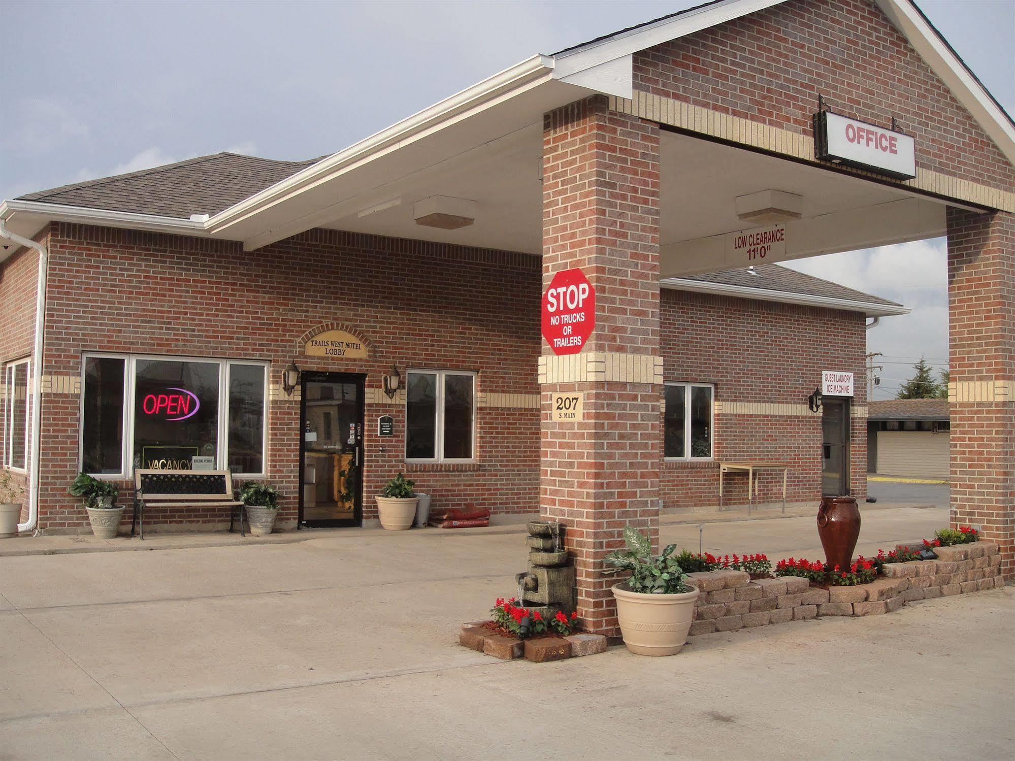 Trails West Motel South Hutchinson Exteriör bild
