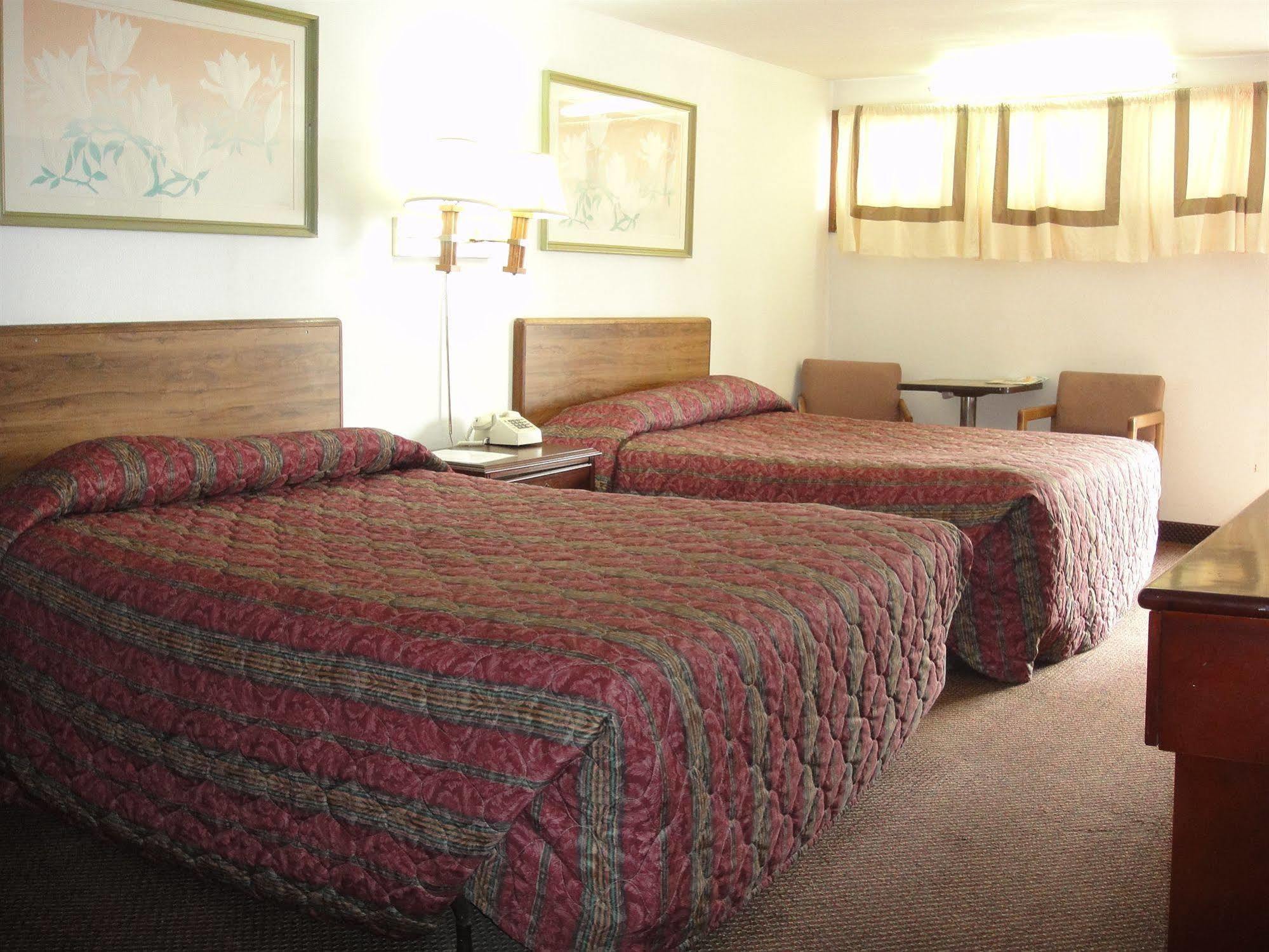Trails West Motel South Hutchinson Exteriör bild